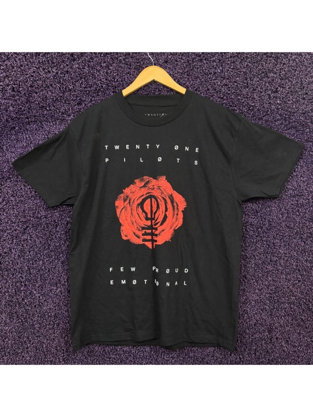 Twenty One Pilots Few Proud Emotional Roses T-Shirt Size Large